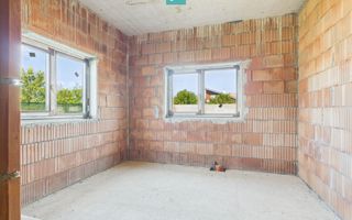 Casă la roșu  pe parter - Moșnița Veche - Poză 8