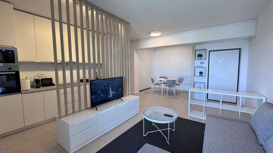 Apartament luminos cu balcon și parcare în Sisesti - Poză 1