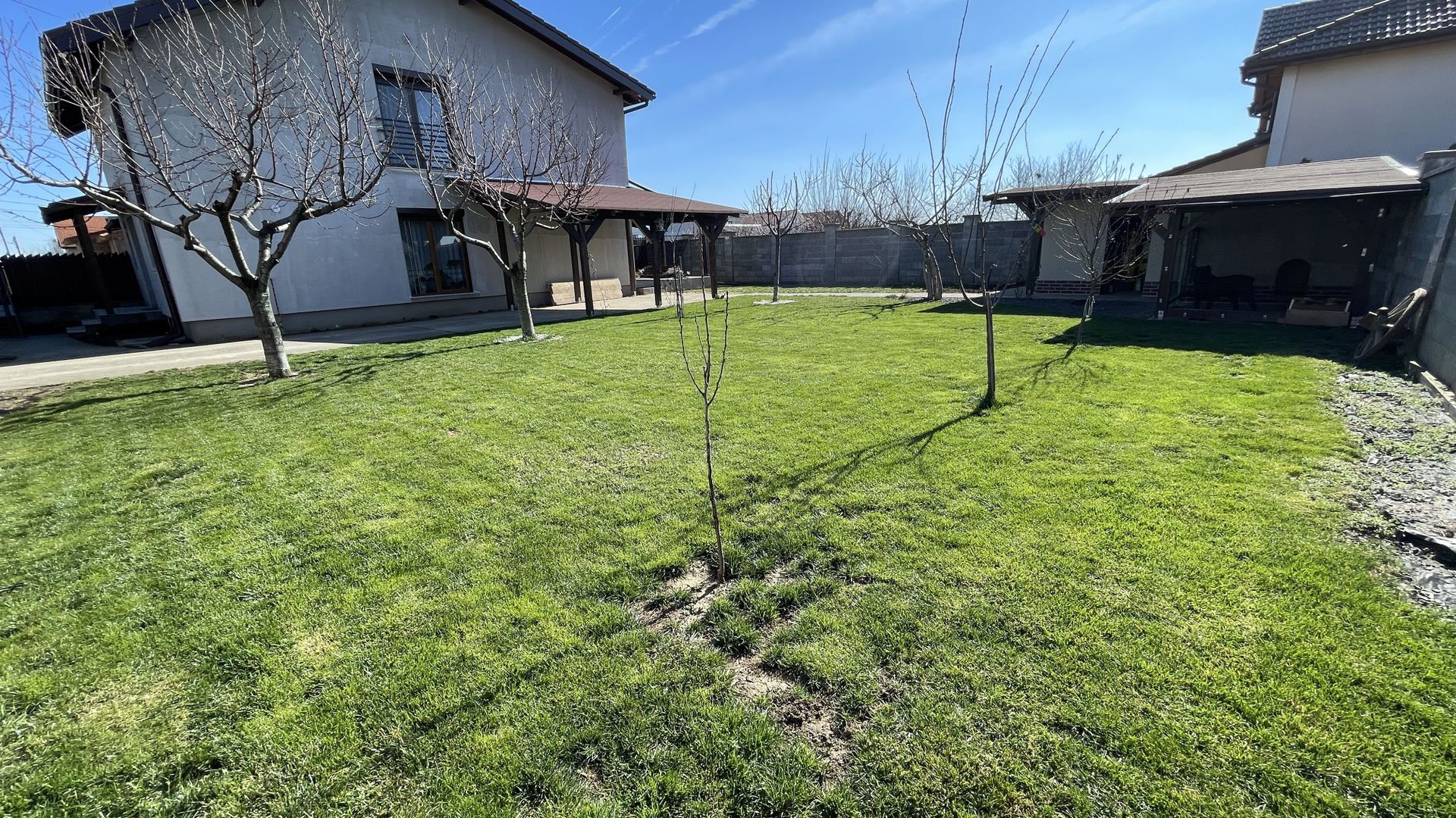 Duplex in Dumbravita cu teren generos - Poză 1