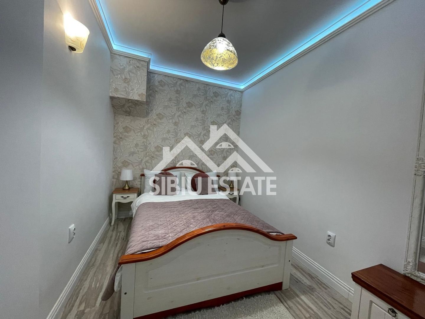 Afacere la cheie 2 unitati de cazare in regim hotelier ULTRACENTRAL - Poză 15