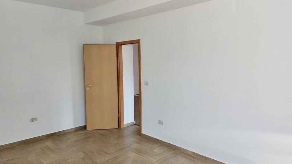 Birou 122 mp – parter, renovat, parcare inclusă - Poză 6