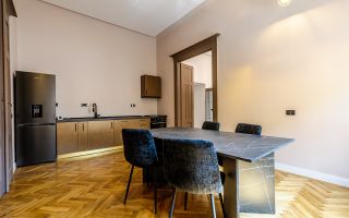 Apartament ULTRACENTRAL cu 3 camere, la cheie, renovat recent - Poză 4