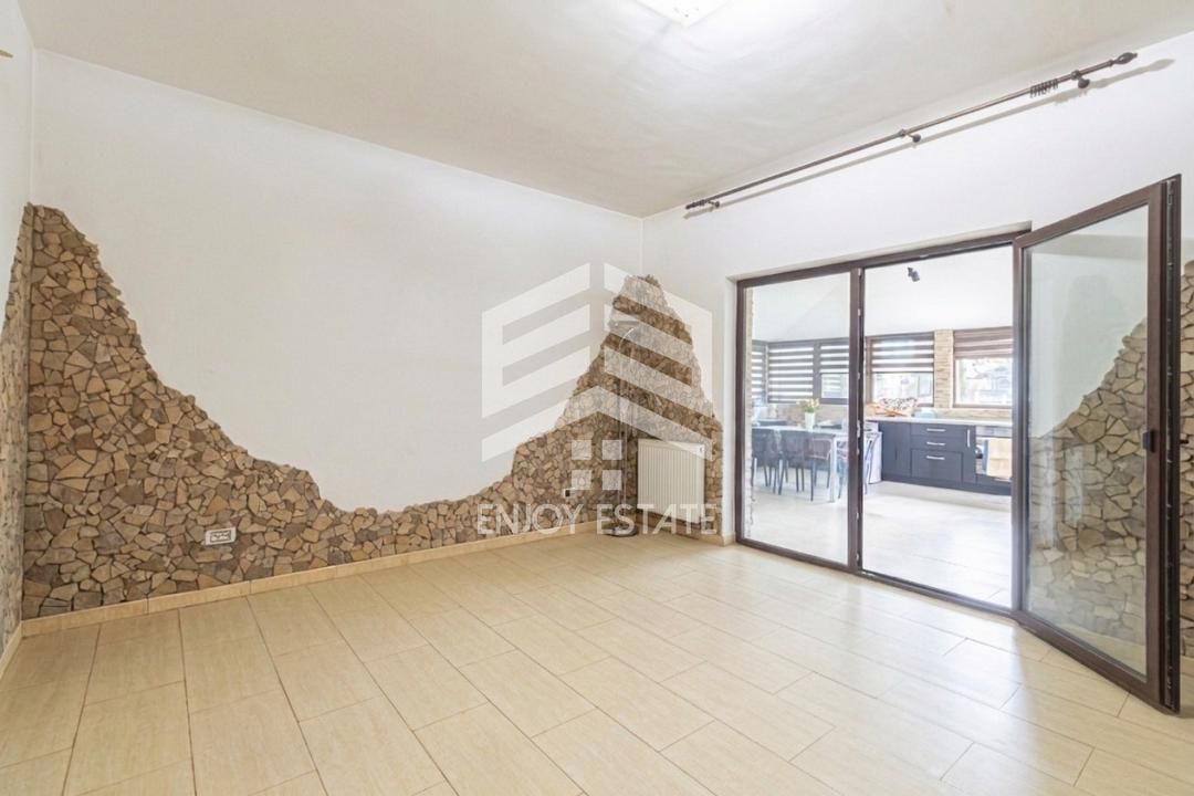 Apartament 4 camere si Curte Proprie | Parcare Inclusă - Poză 2
