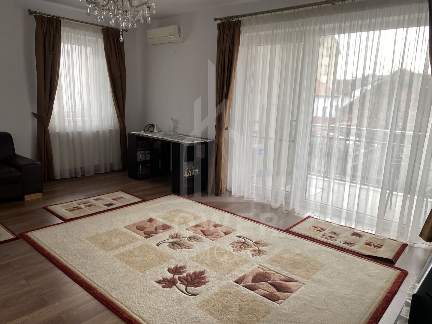 Apartament spațios de 2 camere la vilă – Confort și intimitate lângă Sub Arini - Poză 9