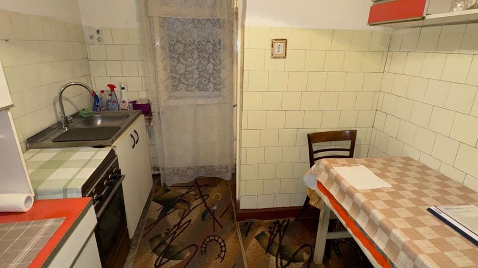 vand apartament 3 camere zona zona Stomatologie, decomandat - Poză 6