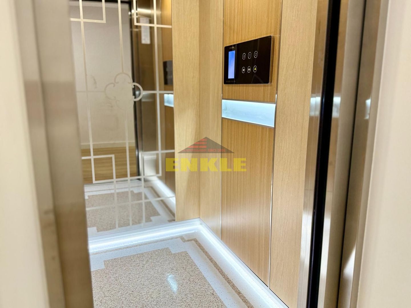 Apartament de lux, 5 minute de Botoșani, 109 mp utili+terasă si curte - Poză 3