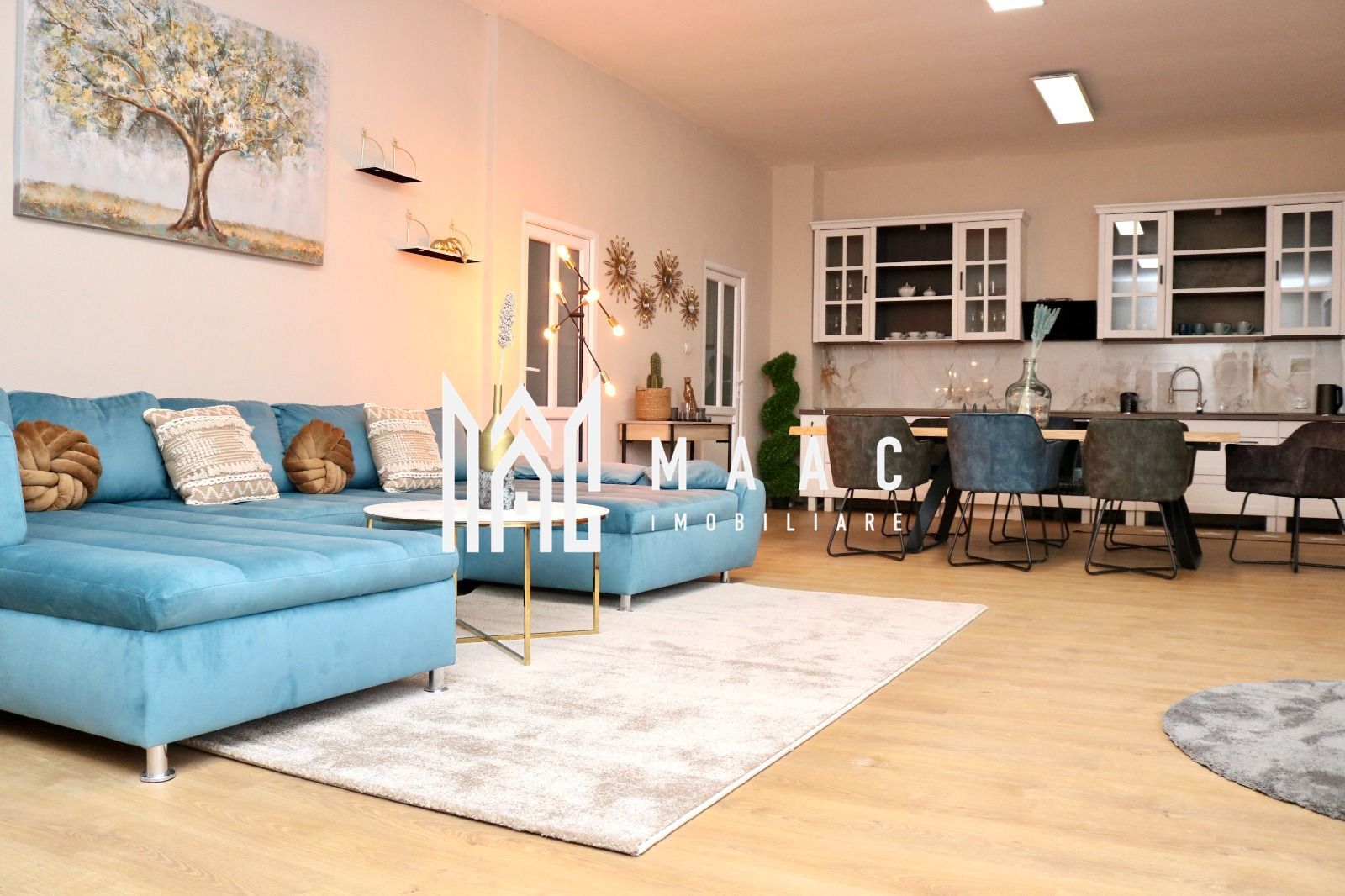 Apartament 4 camere de închiriat | Cisnădie, Central | Curte - Poză 1