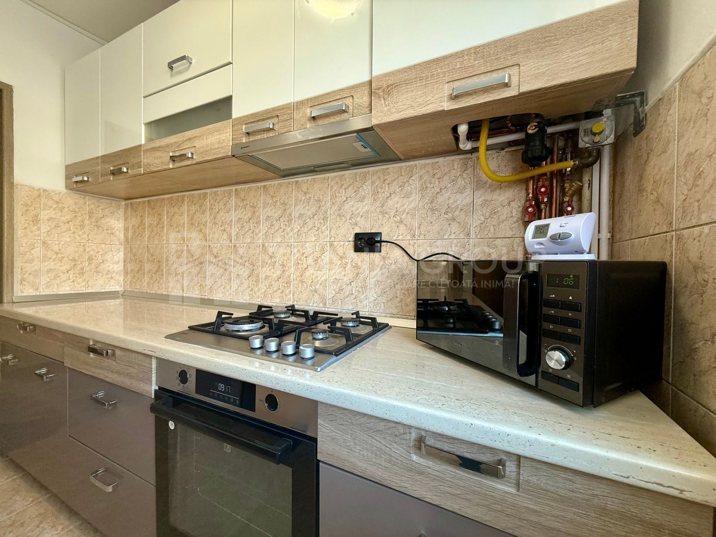 Garsoniera decomandata, etaj intermediar - Zona Tractorul, Coresi - Poză 4