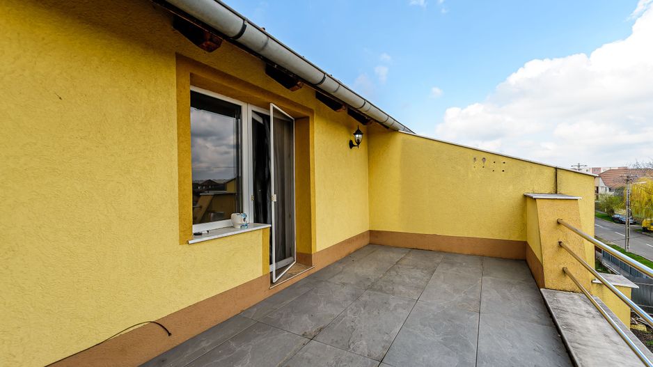Casa spatioasa de vanzare în Bujac , 3 bai, 5 camere, super pret! - Poză 3