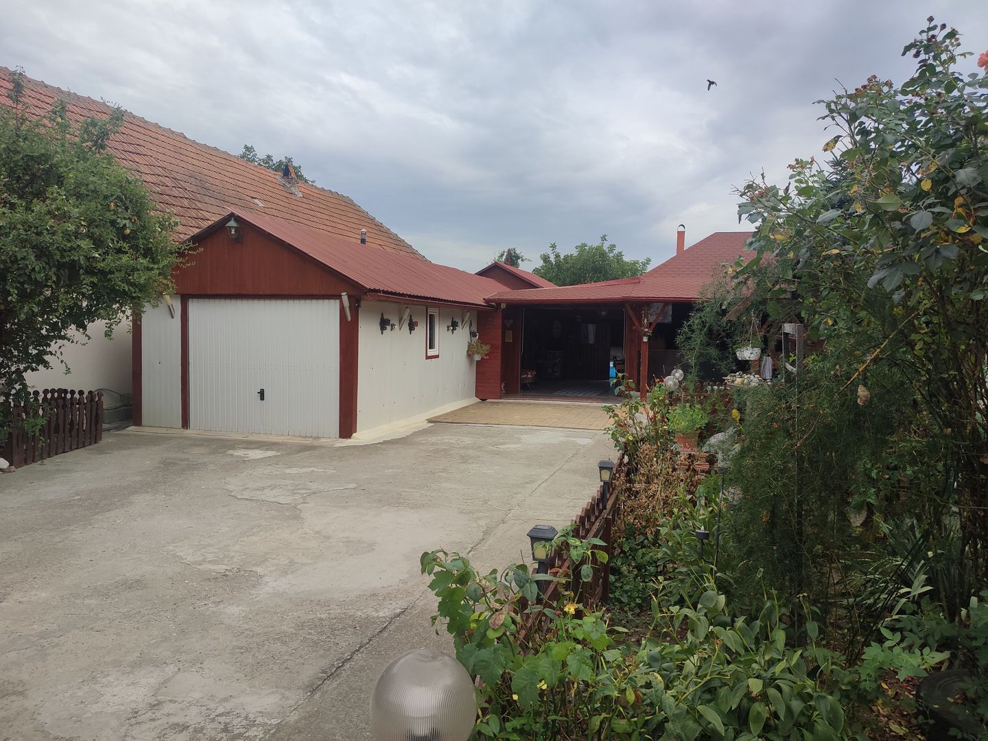 Sanadrei, Casa individuala, Suprafata teren generos, Garaj, terase si anexe - Poză 2