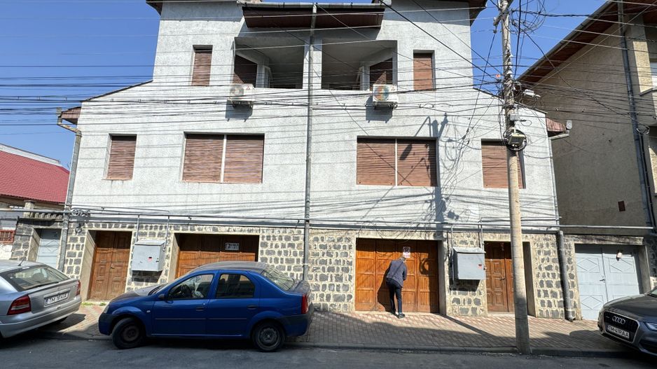 Casa S+P+2E - (posibilitate apartamentare) zona central - Poză 1