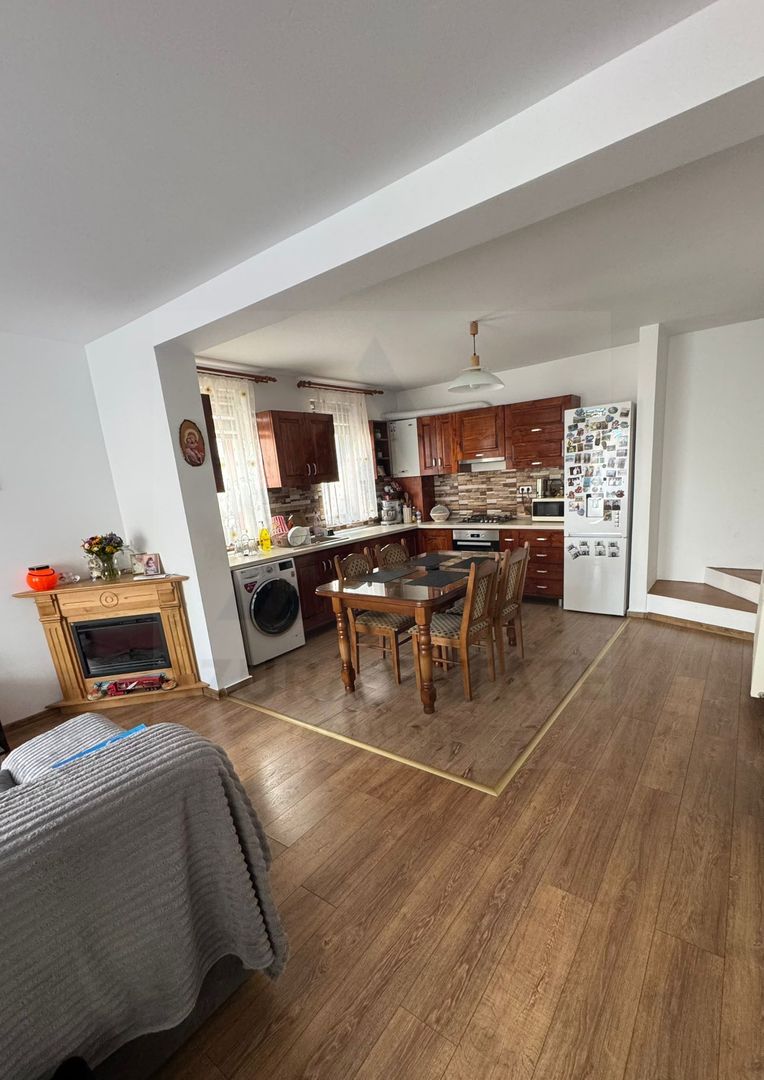 Casa moderna 4 camere 2 bai curte si parcare privata in Arhitectilor - Poză 7