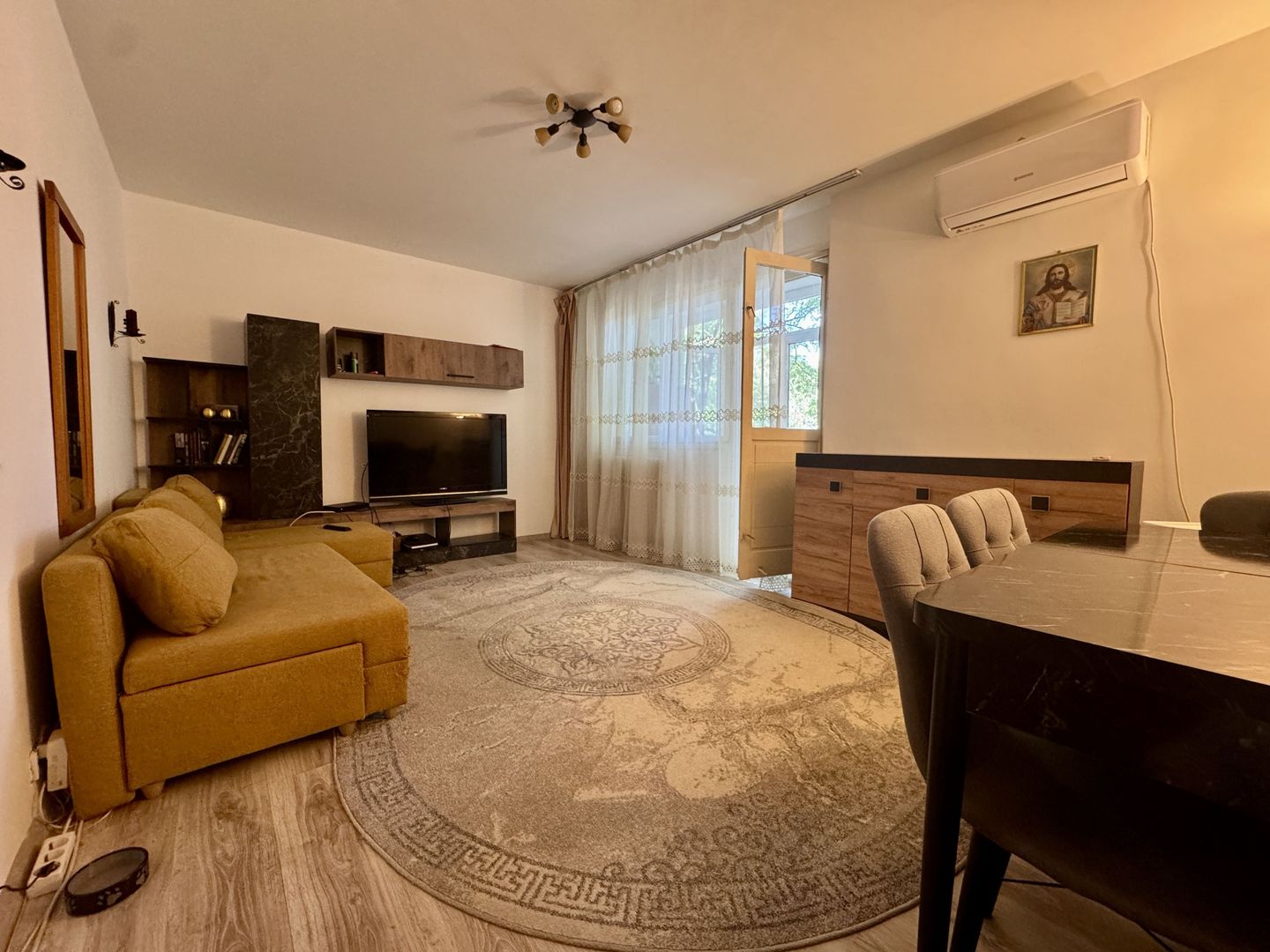 APARTAMENT 4 CAMERE | DECOMANDAT | DOMENII - Poză 1