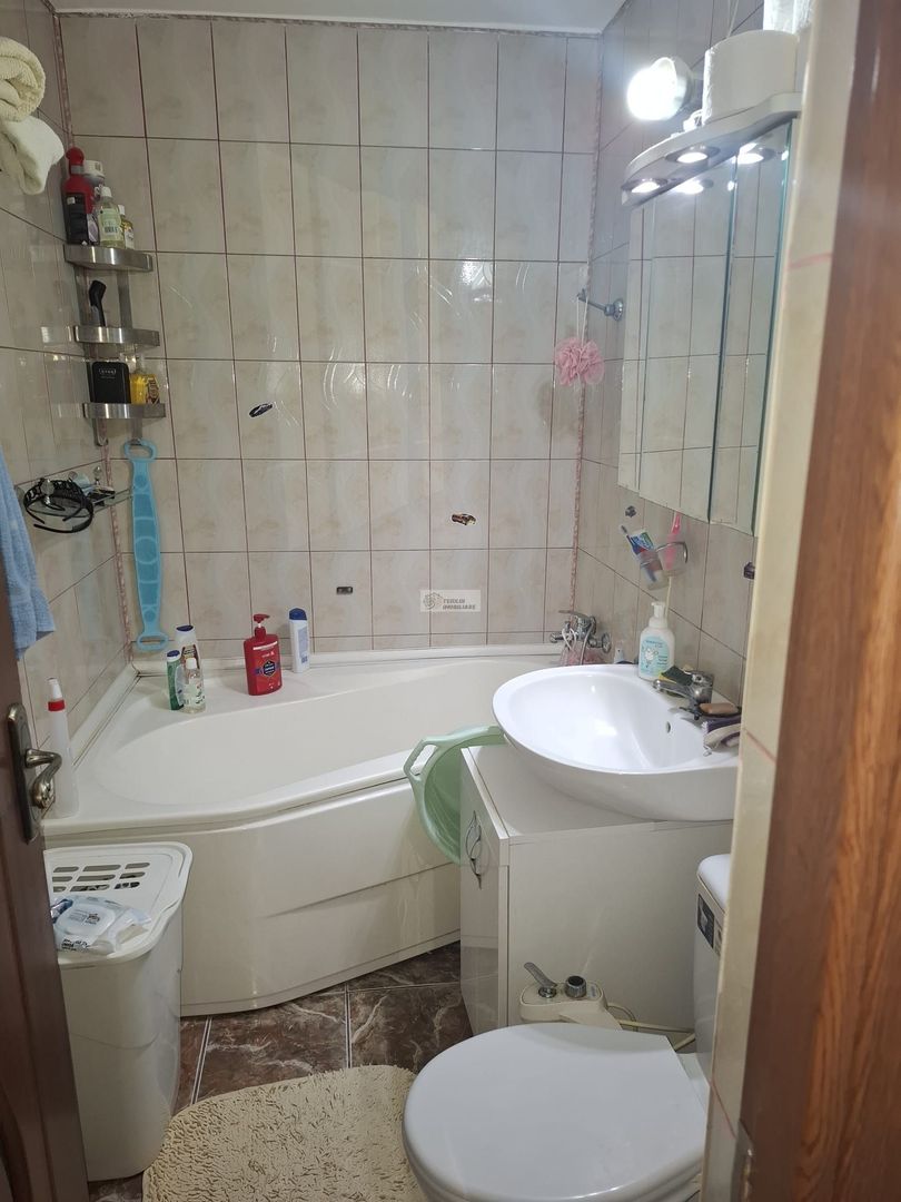 Apartament 3 camere,etaj 3/3,  renovat,65000 euro neg, Policlinica 2 - Poză 7