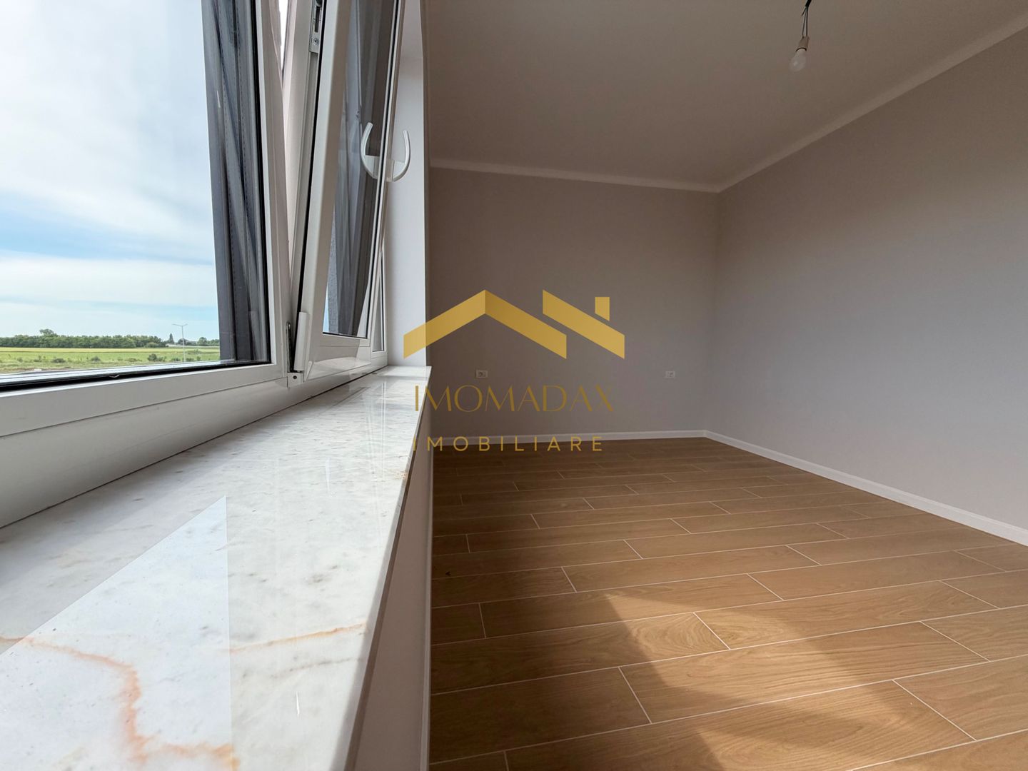 Bucovăț-Duplex 4 Camere-La Cheie - Poză 5