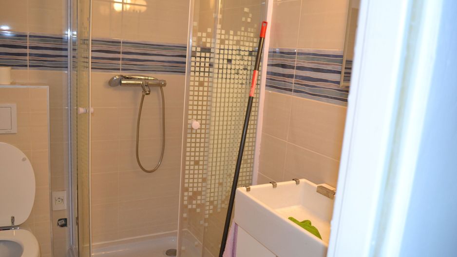 Studiou langa medicina cu scara interioara - Poză 2