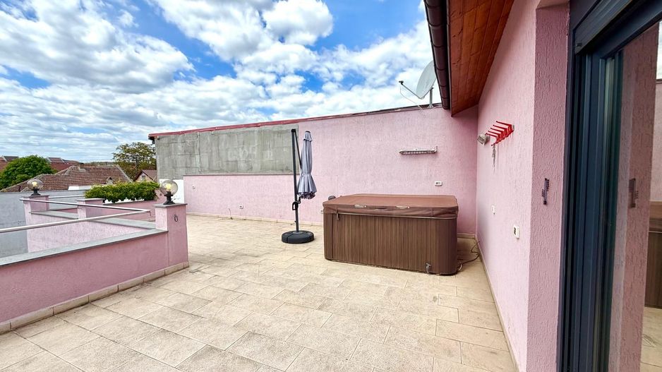 Vila cu 4 camere cu lift, jacuzzi și terasă panoramică tip penthouse - Poză 14