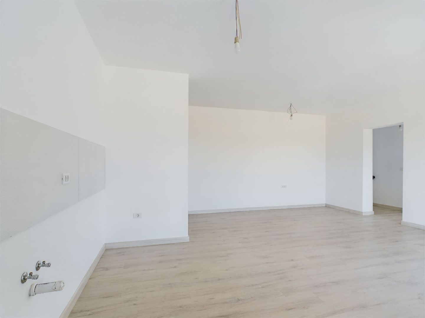 Apartament 3 camere Dumbrăvița - Poză 1