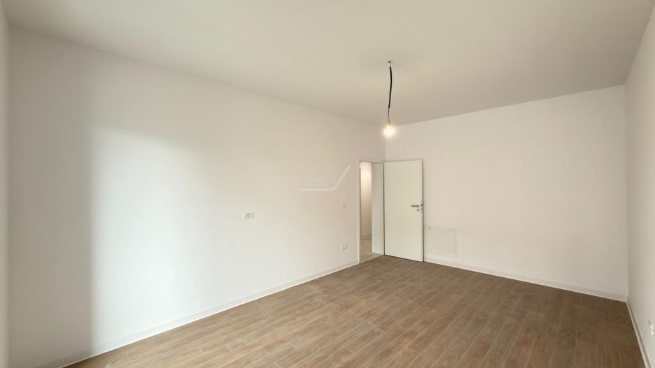 Etaj intermediar. Decomandat. Asfalt. - Poză 2