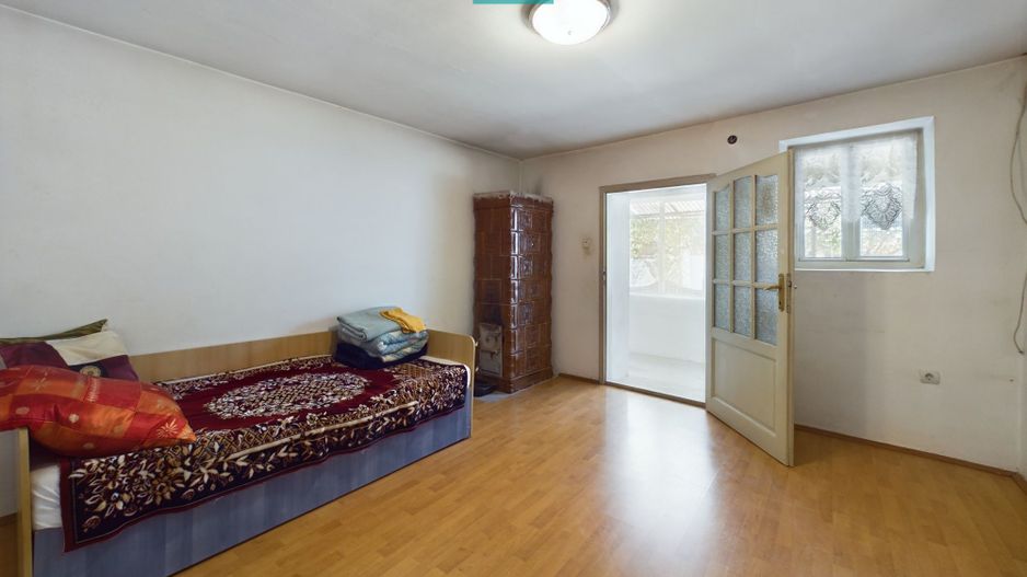 Casă cu 4 camere în Cruceni - Poză 4