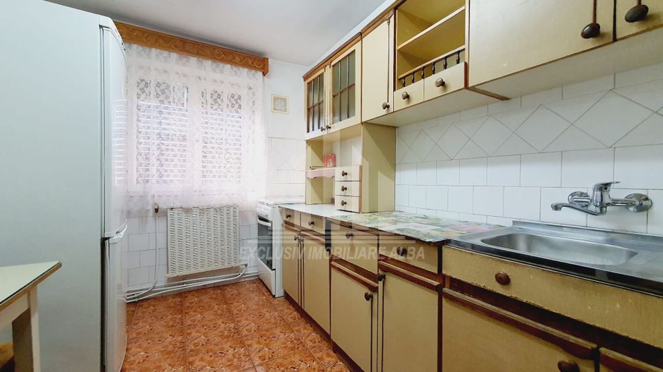 Apartament cu 3 camere decomandate, Cetate - Poză 3