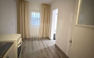 De vanzare apartament cu 2 camere, etaj 4/4, recent renovat, 33.000 euro - Poză 1