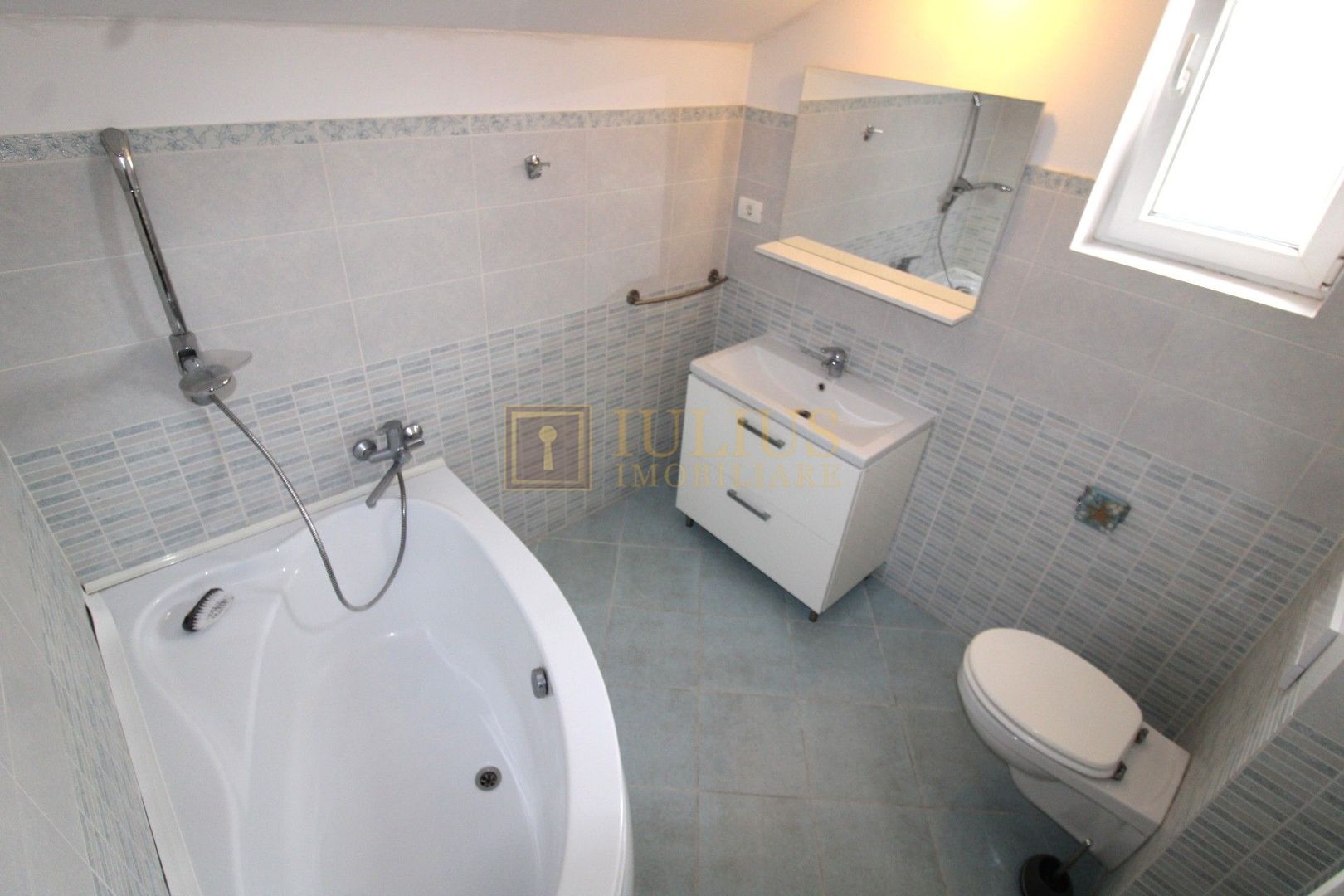 Duplex spațios – Dumbrăvița, cu garaj, bucatarie inchisa - Poză 23