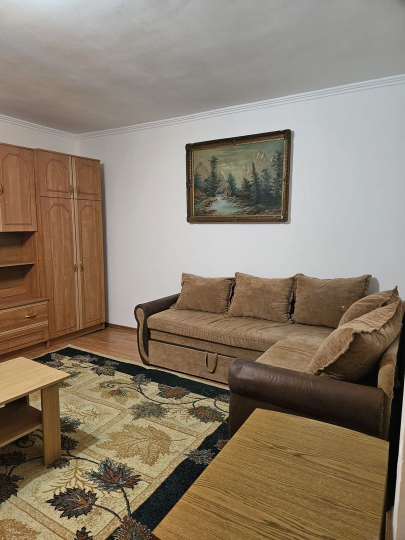 Garsonieră la casă, in zonă centrală, cu pod și beci. - Poză 1