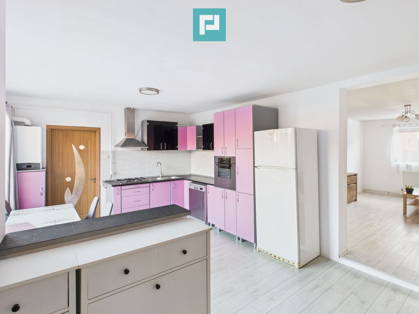 Casă spațioasă cu 4 camere în Vladimirescu - Poză 15