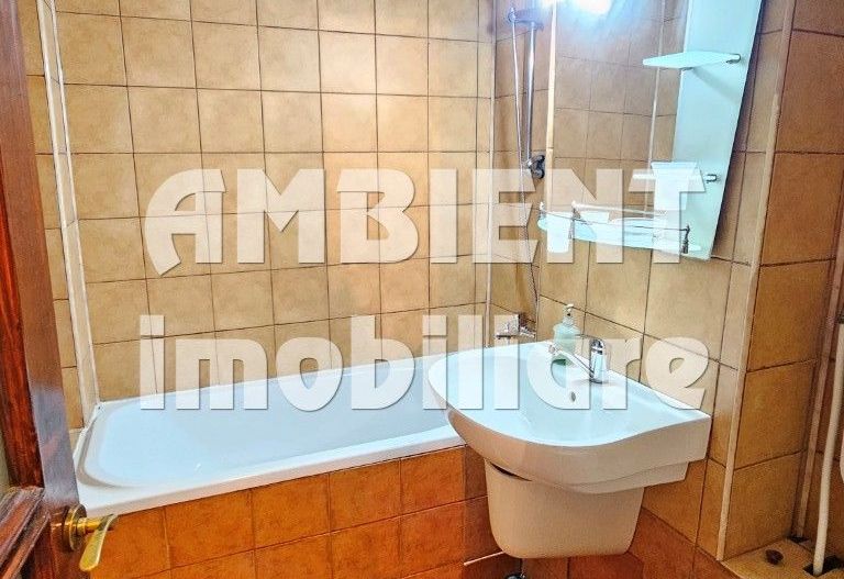 Apartament cu 3 camere, etaj 1, zona CENTRU; - Poză 5
