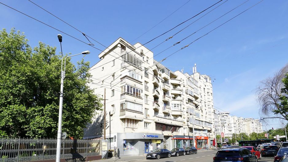 Spatiul comercial 100 mpu str.Sf Vineri colt cu B-dul Corneliu Coposu - Poză 1
