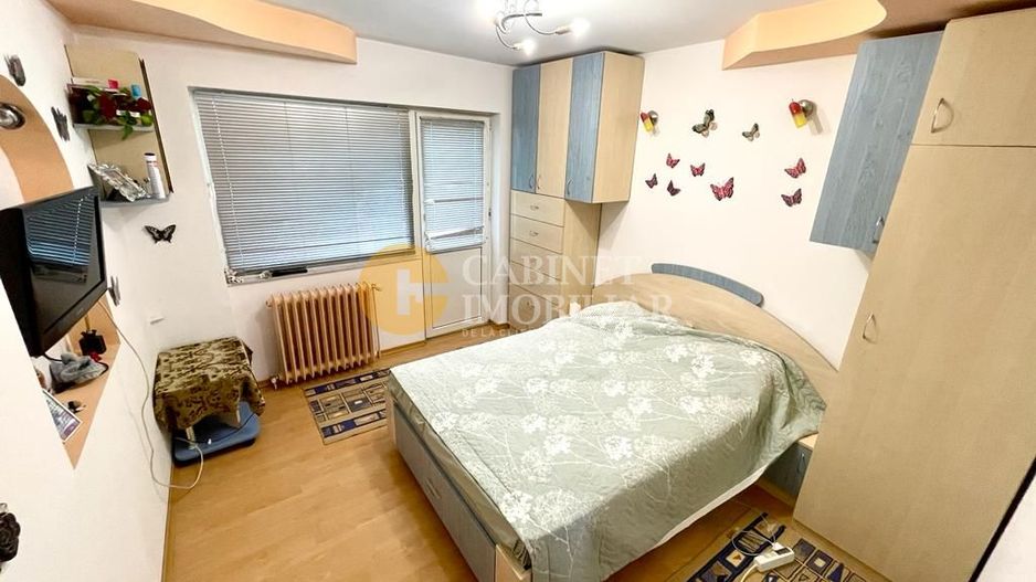 Apartament cu 3 camere - Etaj Intermediar -  Podu Ros 1001 Articole - Poză 1