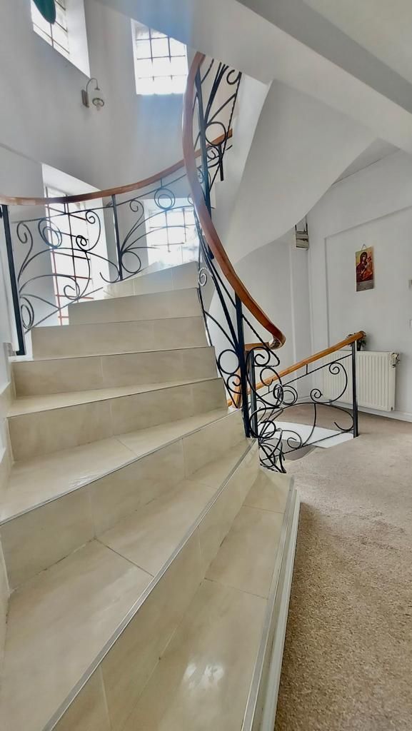 vila 7camere/(348util,500teren,119ampr.)mp/5min.metrouAp.Patriei - Poză 3