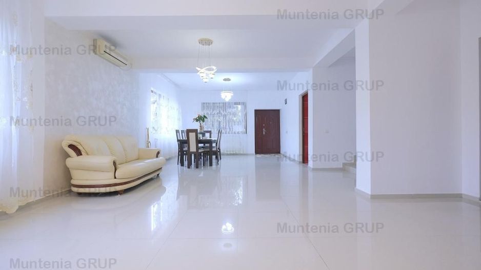 DOBROESTI - Str. Doinei, vila P+E+M, 6 camere, 3 bai cu fininsaje LUX - Poză 1