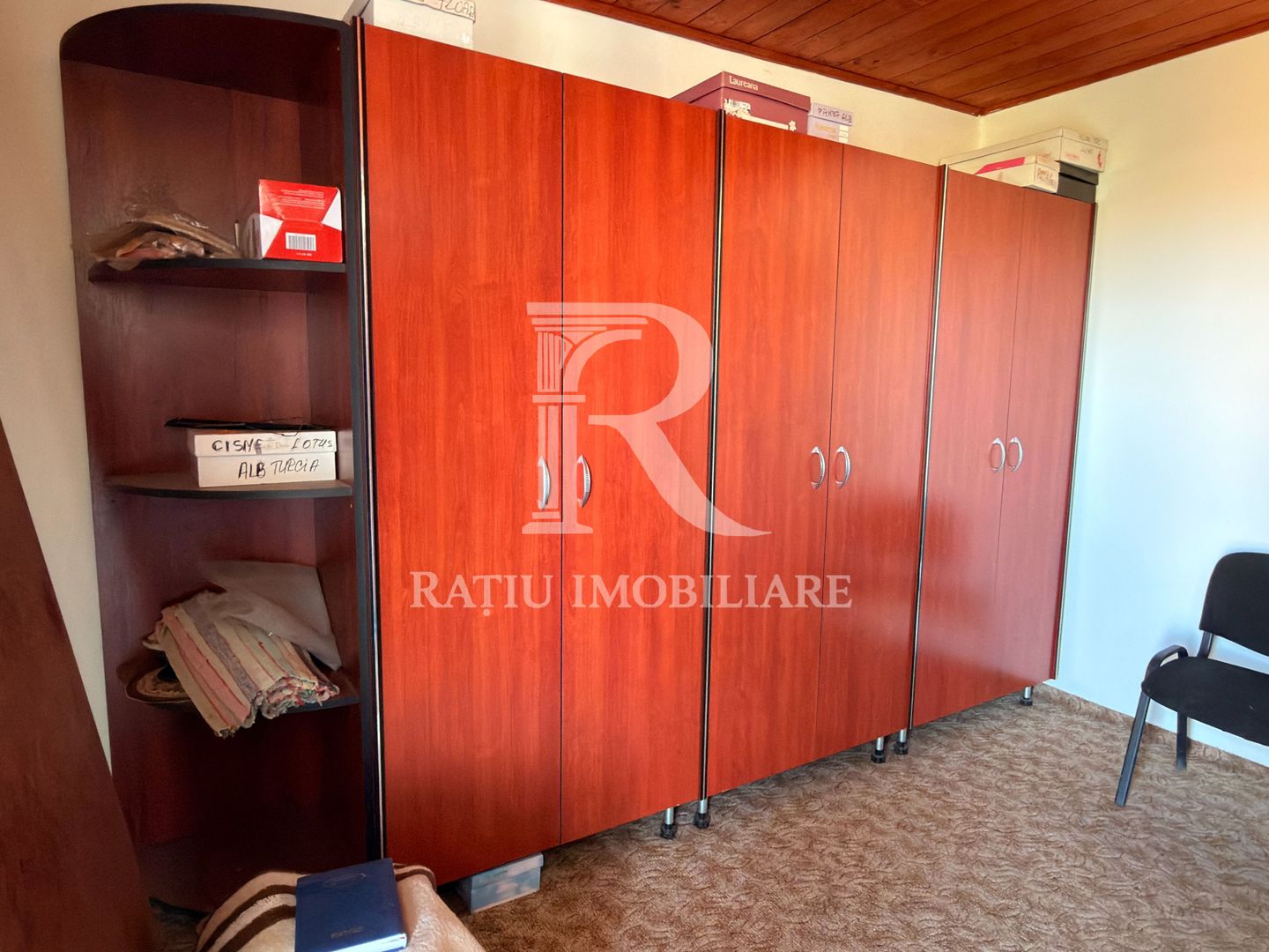 Casă cu spațiu comercial | Curte | Garaj | Parcare | Nojorid - Poză 19