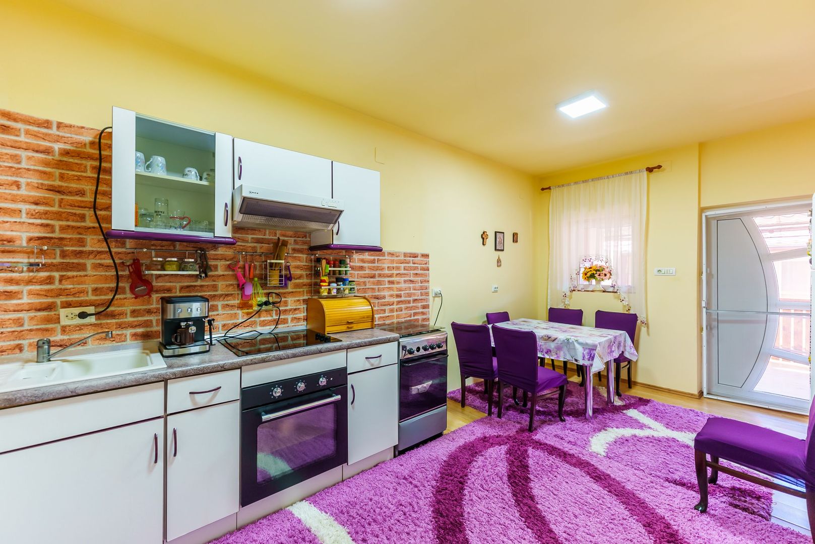 Casă cu grădina în Curtici - Poză 8