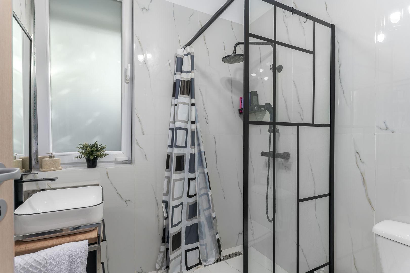Proprietate premium cu design elegant și multiple upgrade-uri - Poză 8