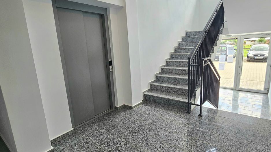 Apartament 3 camere, 2 bai si curte  in Selimbar - Poză 3