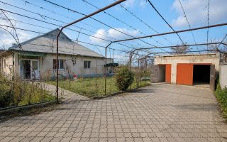 Cahul – Casă 3 Camere + Living | 139 m² | Teren 7.7 ari + Garaj | 95.000 € - Poză 1