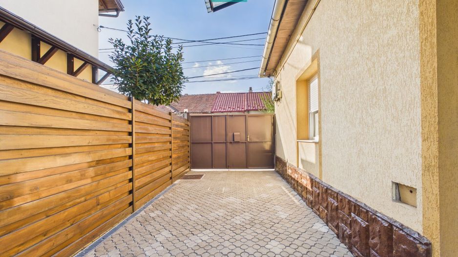 Casă cu 2 apartamente în Grădiște - Poză 6
