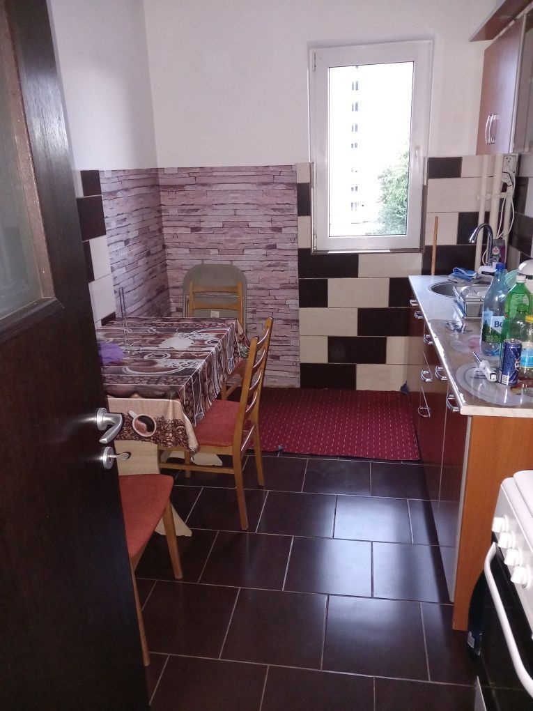 De închiriat apartament 3 camere - Poză 3