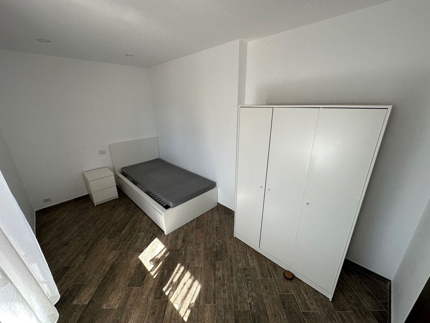 CASA SPATIOASA  CU GARAJ SI TEREN DE 600 MP - Poză 7