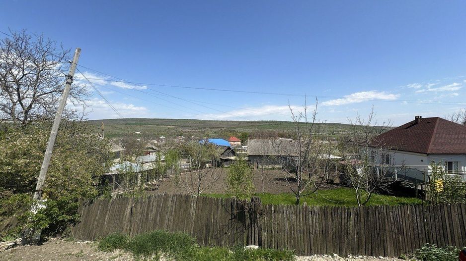Teren pentru construcție în centrul satului Văsieni – 5,3 ari, locație excelentă - Poză 1