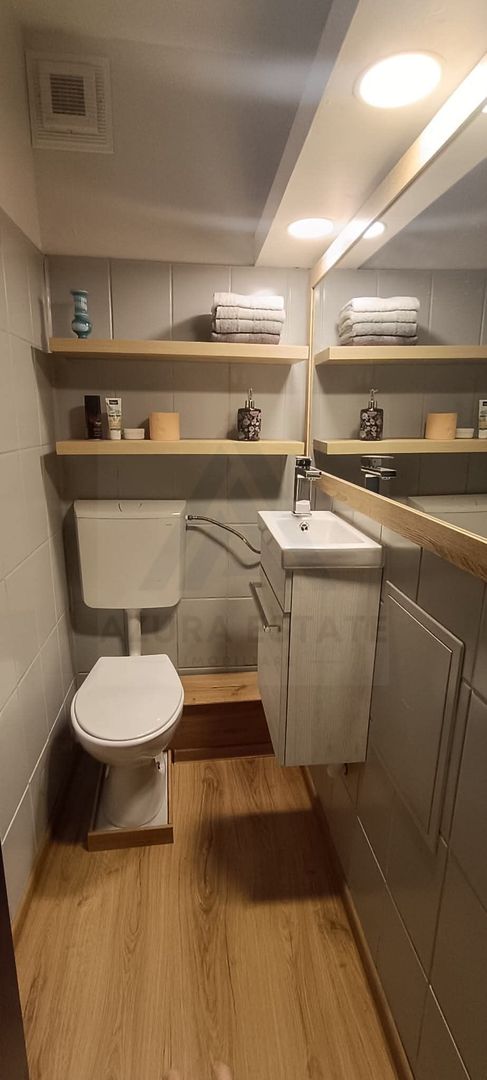 Apartament renovat 3 camere 66 mp utili 2 balcoane 2 bai zona Turnisor - Poză 9