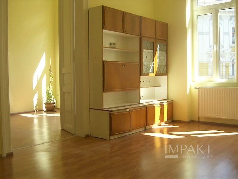 Apartament cu 4 camere, semidecomandat, in zona Marty Horea! - Poză 1