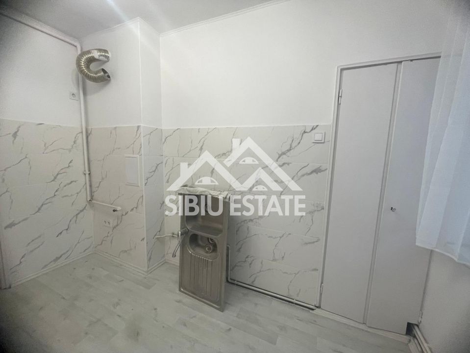 Apartament de vanzare cu 3 camere, balcon, etaj 1 -Zona Calea Dumbravii - Poză 15