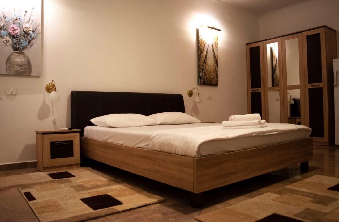 Proprietate ideală pentru locuință și afacere turistică în Eforie Nord - Poză 8