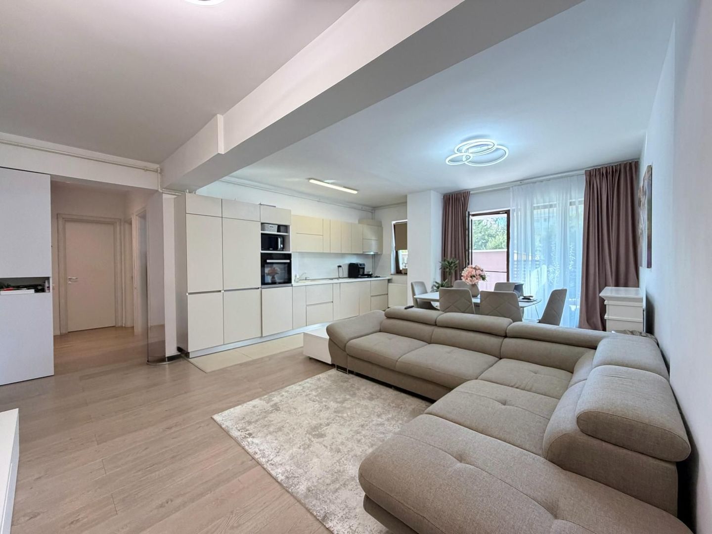 Apartament cu 3 camere si gradina proprie de 75mp Sisesti - Poză 1