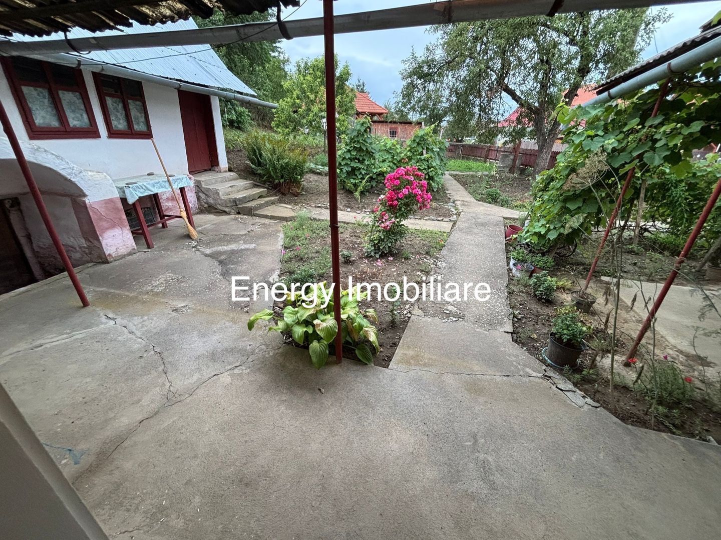 Casă de dimensiuni mai mici în localitatea Gălățeni - Poză 3