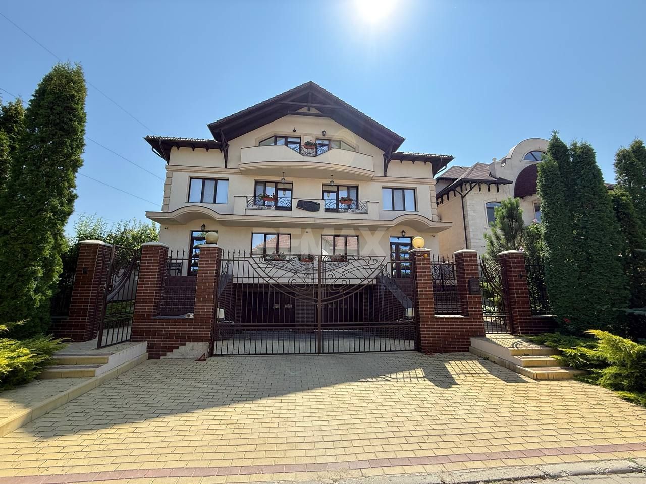 Casă exclusivistă în zonă premium – eleganță, confort și intimitate - Poză 1